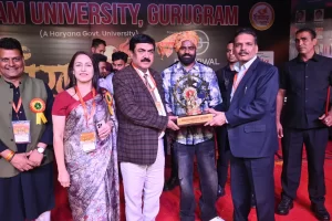 युवा महोत्सव नई पीढ़ी को अपनी परंपराओं से जोड़ने का माध्यम है : कुलगुरु