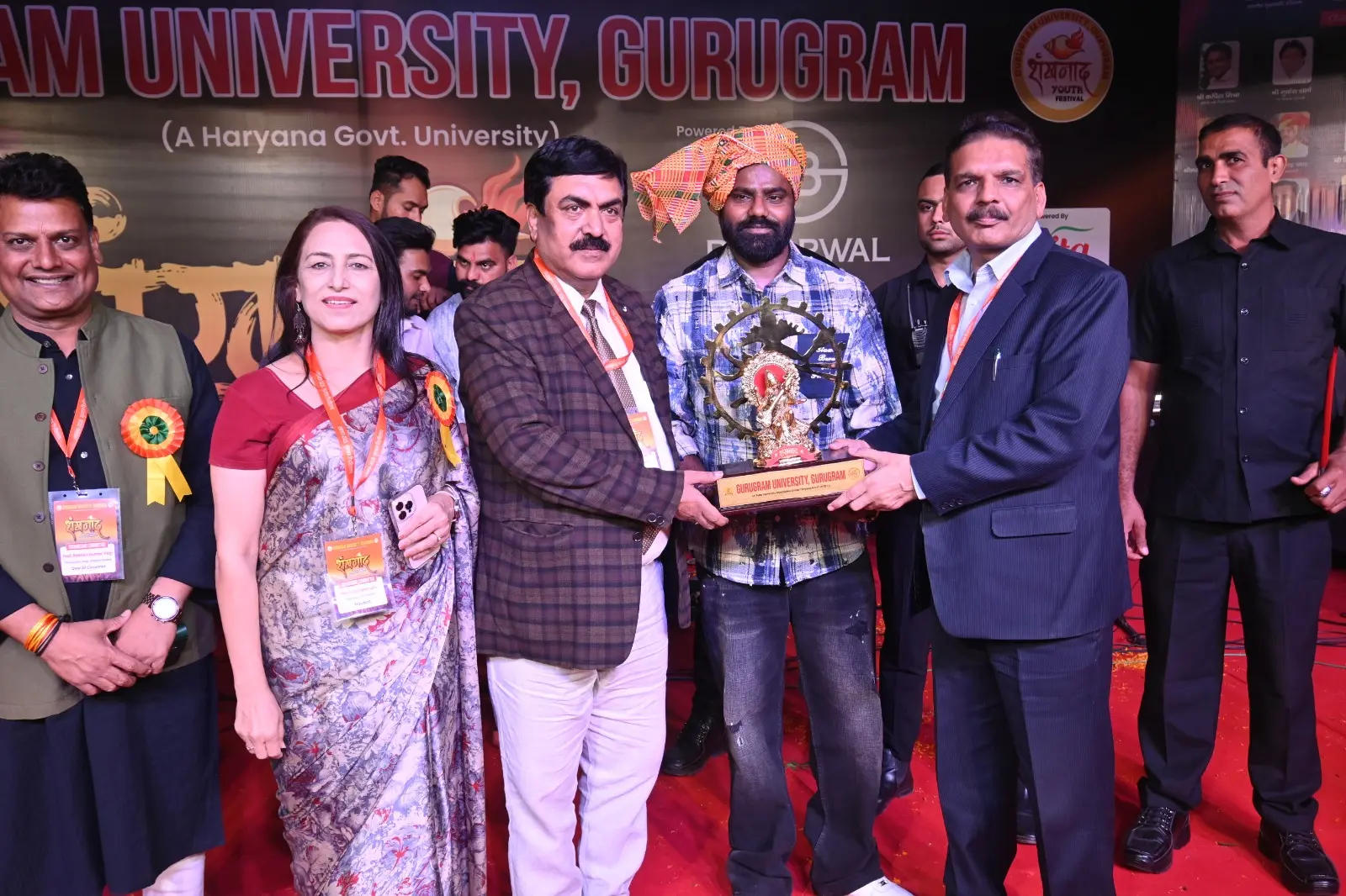 युवा महोत्सव नई पीढ़ी को अपनी परंपराओं से जोड़ने का माध्यम है : कुलगुरु